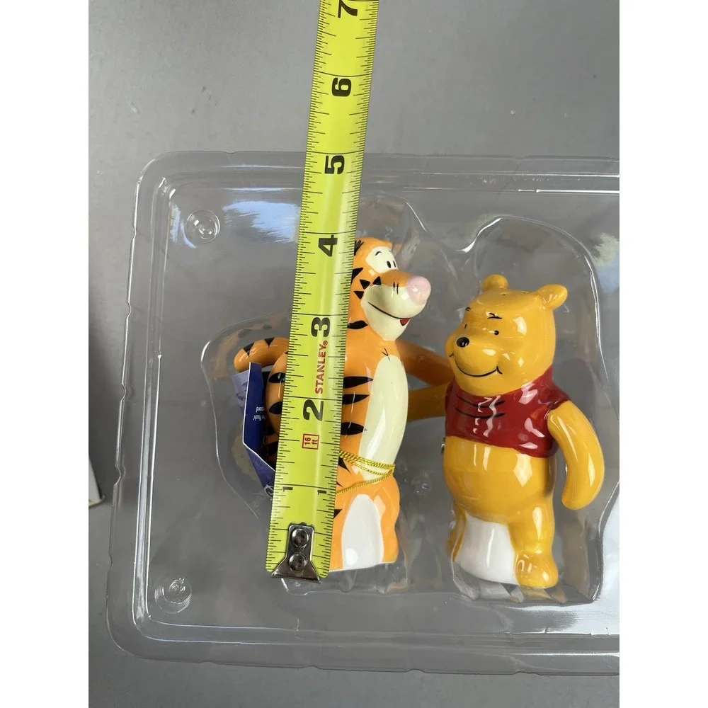 Disney Pooh And Tigger Hugging Magnetic Salt And Pepper Shakers Westland NIB